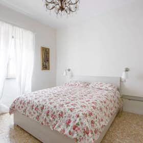 Apartment for rent for €3,800 per month in Rome, Via San Telesforo
