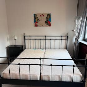 Apartment for rent for €1,750 per month in Köln, Hohe Straße