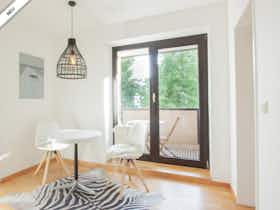 Apartment for rent for €1,850 per month in Düsseldorf, Ziegeleiweg