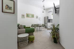 Apartment for rent for €1,400 per month in Cagliari, Via Efisio Marini