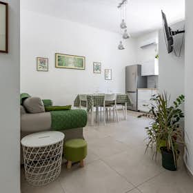 Apartment for rent for €1,400 per month in Cagliari, Via Efisio Marini