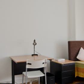 Отдельная комната сдается в аренду за 500 € в месяц в Lisbon, Rua Francisco Sanches