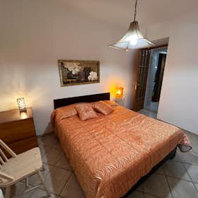 Apartment for rent for €1,750 per month in Cagliari, Scalette Santa Teresa