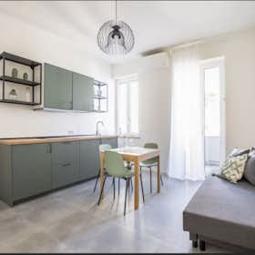 Apartment for rent for €2,800 per month in Milan, Via Novegno