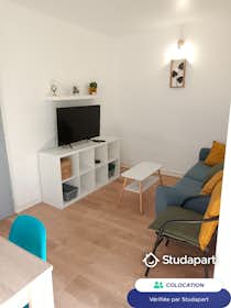 Private room for rent for €605 per month in La Courneuve, Rue de Saint-Denis