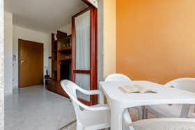 Appartement te huur voor € 1.350 per maand in Quartu Sant'Elena, Via Monaco
