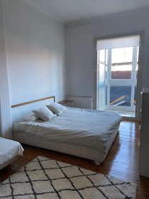 私人房间 正在以 €530 的月租出租，其位于 Bilbao, Bailén kalea