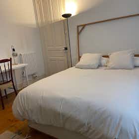Private room for rent for €549 per month in Bilbao, Bailén kalea