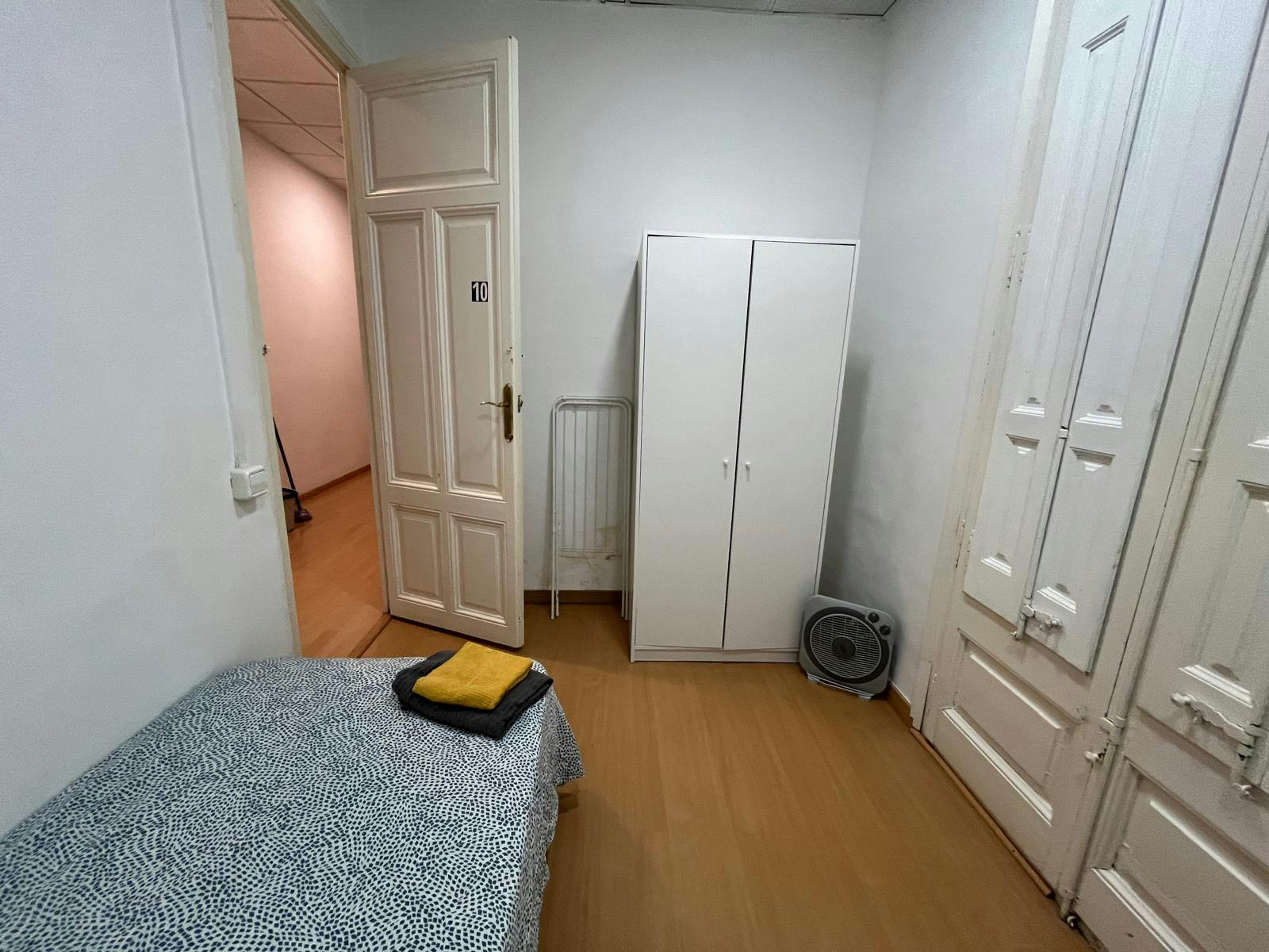 Shared room for rent for €500 per month in Barcelona, Carrer de Casp