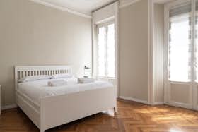 Apartment for rent for €2,720 per month in Milan, Via Vertoiba