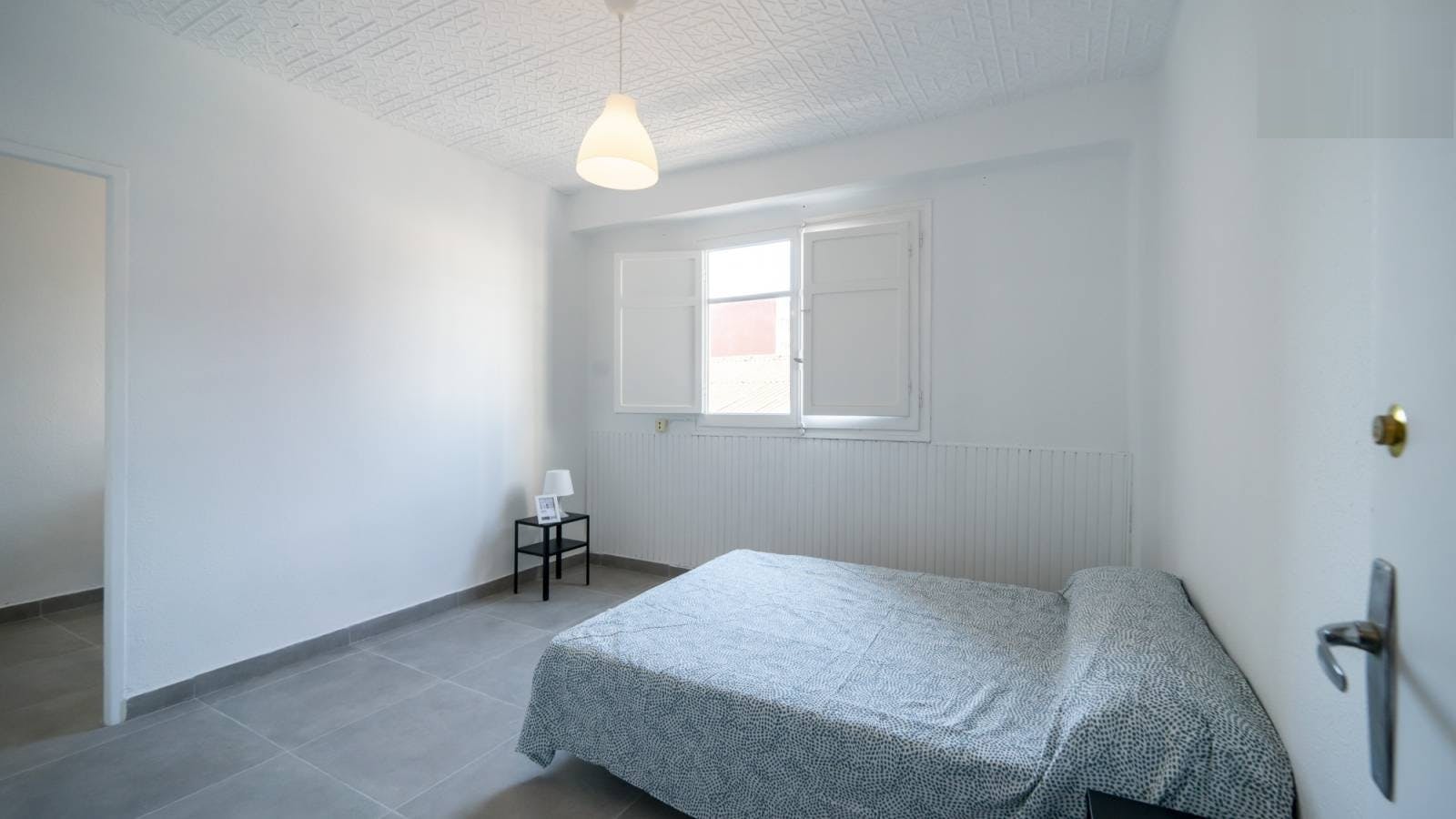 Private room for rent for €400 per month in Valencia, Carrer Justo Vilar
