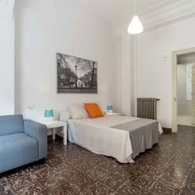 Private room for rent for €400 per month in Valencia, Carrer de Guillem de Castro
