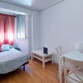 Chambre privée for rent for 300 € per month in Valencia, Avinguda Doctor Peset Aleixandre