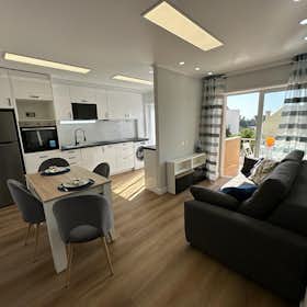 Apartment for rent for €1,650 per month in Oeiras, Rua Instituto Conde de Agrolongo