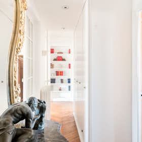 Private room for rent for €1,200 per month in Montrouge, Avenue de la République