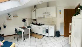 Apartment for rent for €1,000 per month in Montecatini-Terme, Via Giuseppe Mazzini