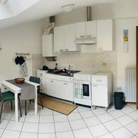 Appartement te huur voor € 1.000 per maand in Montecatini-Terme, Via Giuseppe Mazzini