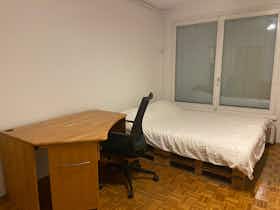 Спільна кімната за оренду для 400 EUR на місяць у Ljubljana, Reboljeva ulica