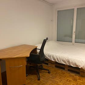 Shared room for rent for €400 per month in Ljubljana, Reboljeva ulica