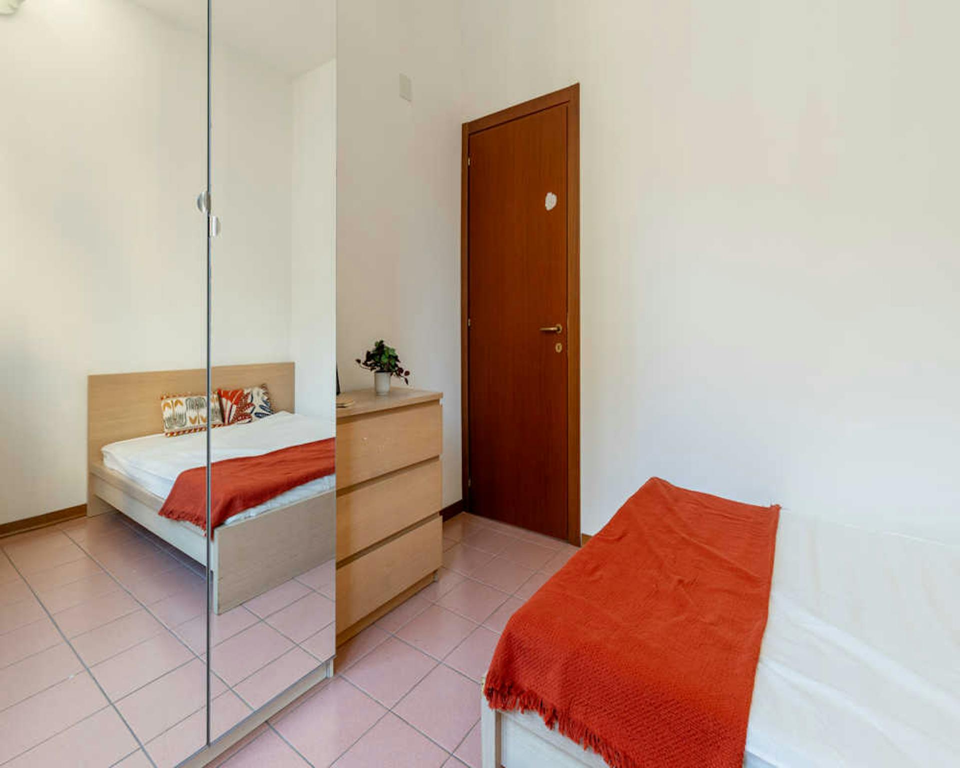 Via Jacopo della Quercia, Milan preview