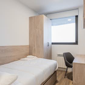 Отдельная комната сдается в аренду за 782 € в месяц в Santander, Avenida del Cardenal Herrera Oria