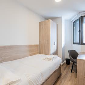 Отдельная комната сдается в аренду за 806 € в месяц в Santander, Avenida del Cardenal Herrera Oria