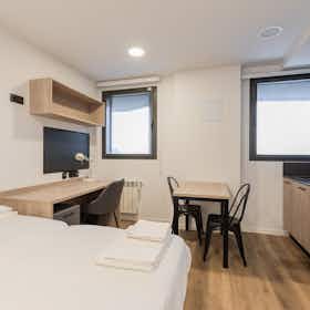 Mehrbettzimmer zu mieten für 583 € pro Monat in Santander, Avenida del Cardenal Herrera Oria