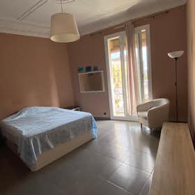 Private room for rent for €790 per month in Barcelona, Passeig de Lluís Companys