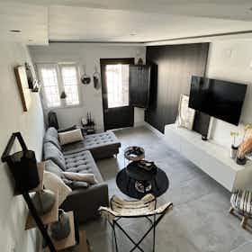 房源 正在以 €1,400 的月租出租，其位于 Santa Pola, Avinguda d'Albacete