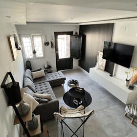 House for rent for €1,400 per month in Santa Pola, Avinguda d'Albacete