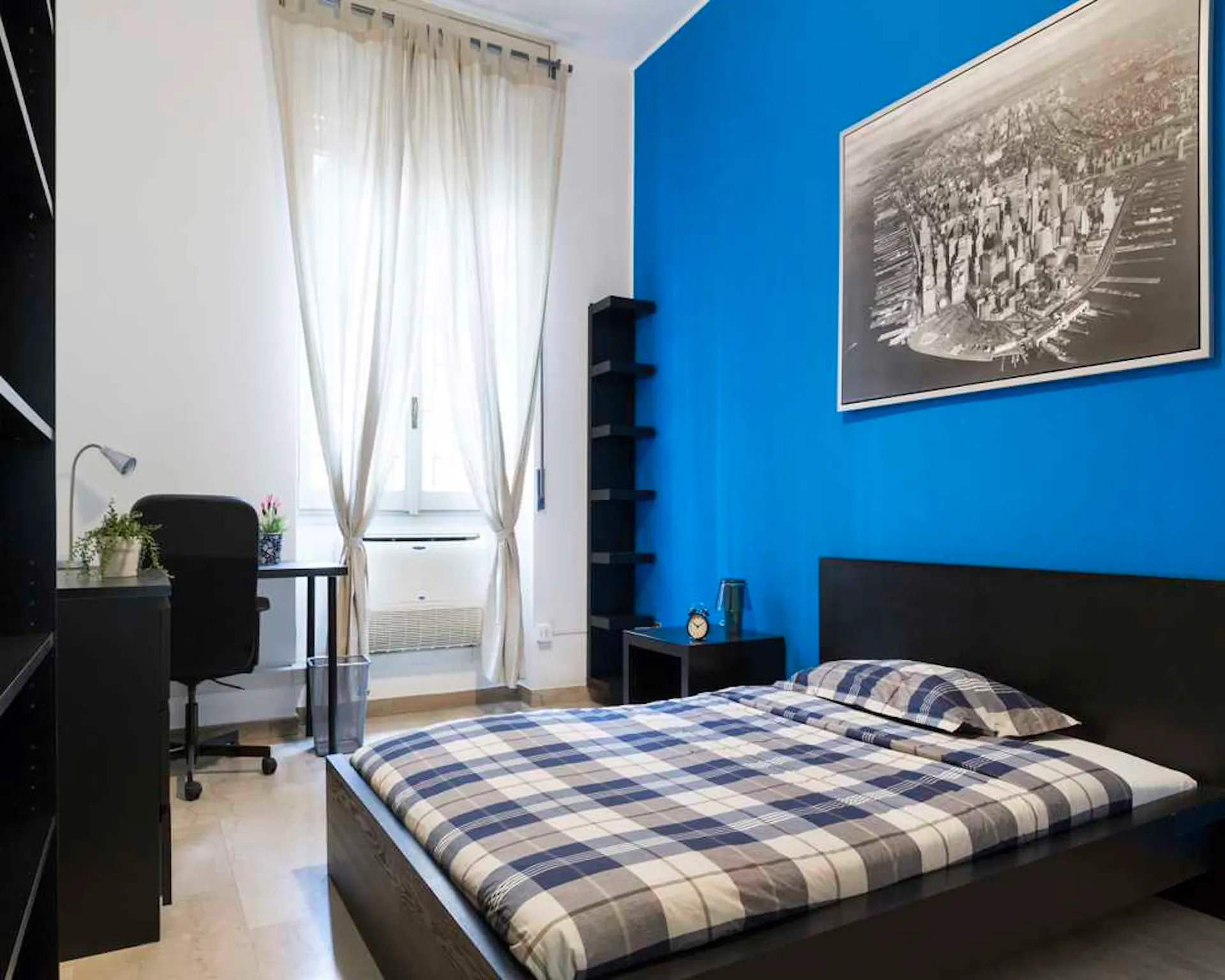 Via Larga, Milan preview