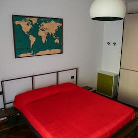 Apartment for rent for €1,759 per month in Sesto San Giovanni, Via Don Giovanni Minzoni
