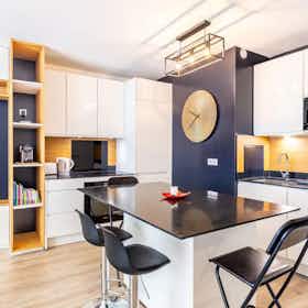 Apartment for rent for €2,436 per month in Châtillon, Rue Anatole France
