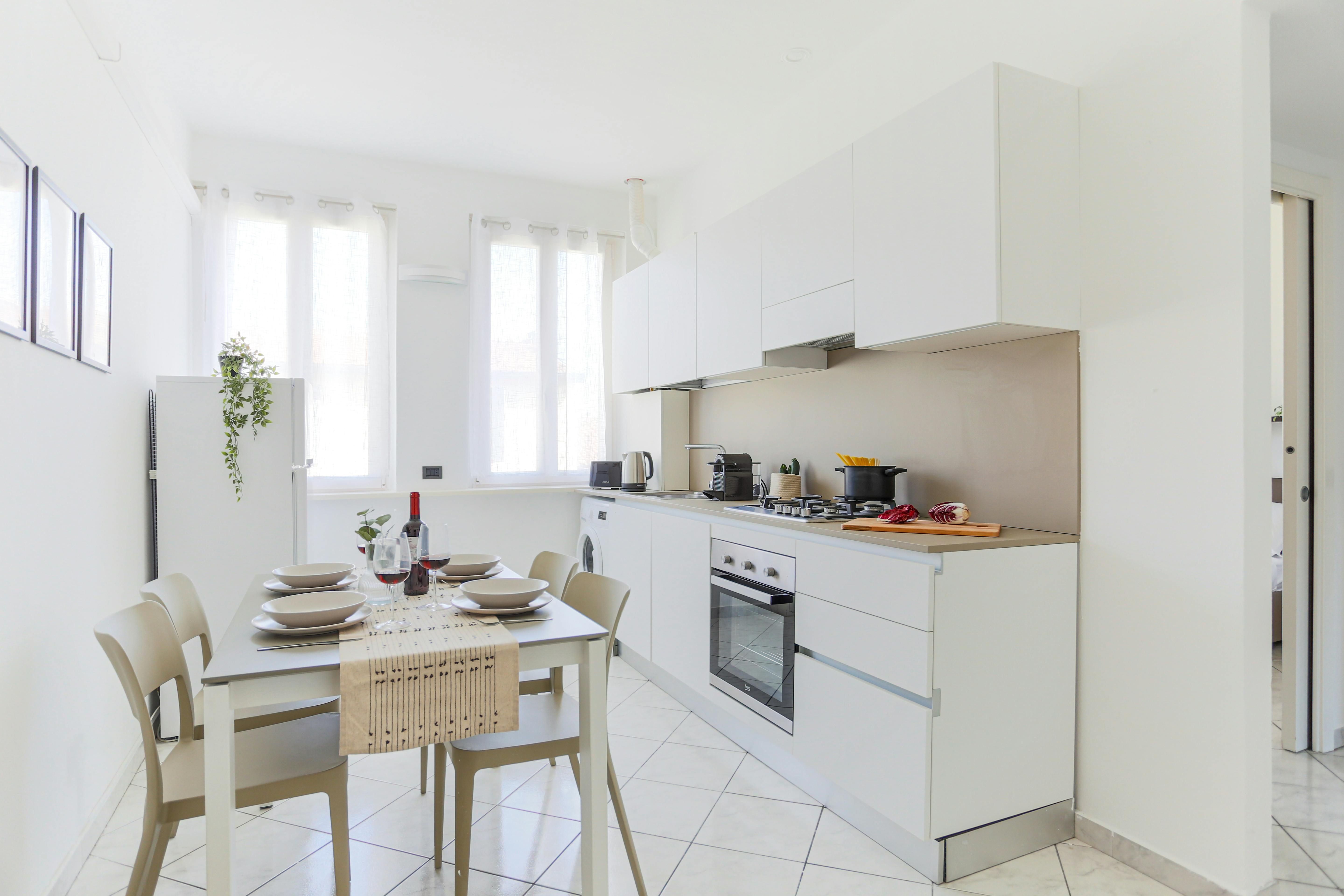 Apartment for rent for €2,550 per month in Milan, Via Bergamo