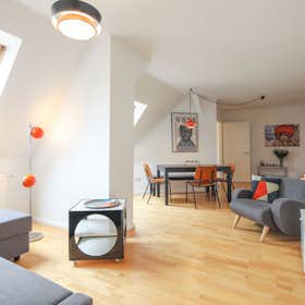 Apartment for rent for €1,700 per month in Berlin, Rigaer Straße