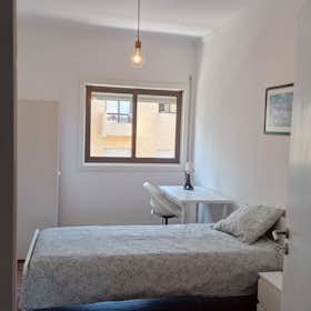 Private room for rent for €425 per month in Porto, Rua de Aires de Ornelas