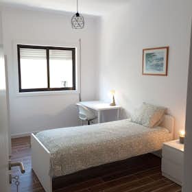 Private room for rent for €460 per month in Porto, Rua de Aires de Ornelas
