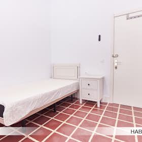 Private room for rent for €500 per month in Sevilla, Avenida Reina Mercedes