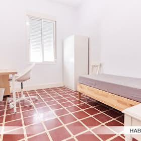 Private room for rent for €490 per month in Sevilla, Avenida Reina Mercedes