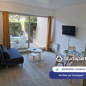 Apartment for rent for €650 per month in Caen, Résidence de la Roseraie