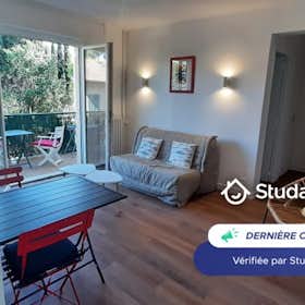 Apartment for rent for €800 per month in Toulon, Avenue de la Mitre