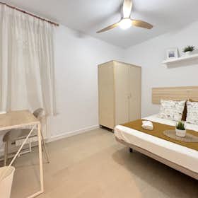 Private room for rent for €400 per month in Valencia, Avinguda del Regne de València