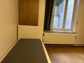 Private room for rent for €595 per month in Ixelles, Boulevard Général Jacques