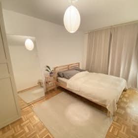 Apartment for rent for €1,400 per month in Vienna, Lechnerstraße