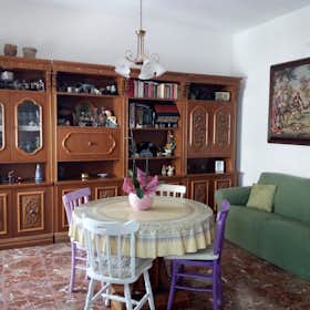 Cameră privată de închiriat pentru 250 EUR pe lună în Reggio Calabria, Via Villa Aurora