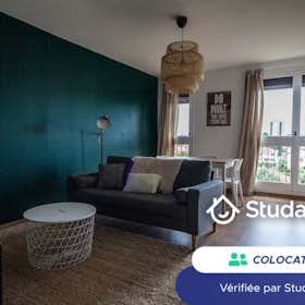 私人房间 正在以 €385 的月租出租，其位于 Tarbes, Boulevard Lacaussade