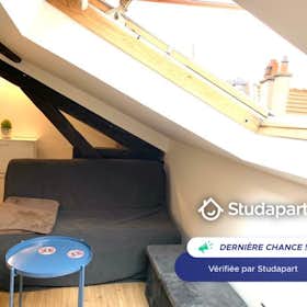 Apartment for rent for €1,460 per month in Nogent-sur-Marne, Grande Rue Charles de Gaulle