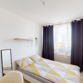 Отдельная комната сдается в аренду за 420 € в месяц в Orléans, Place du Bois