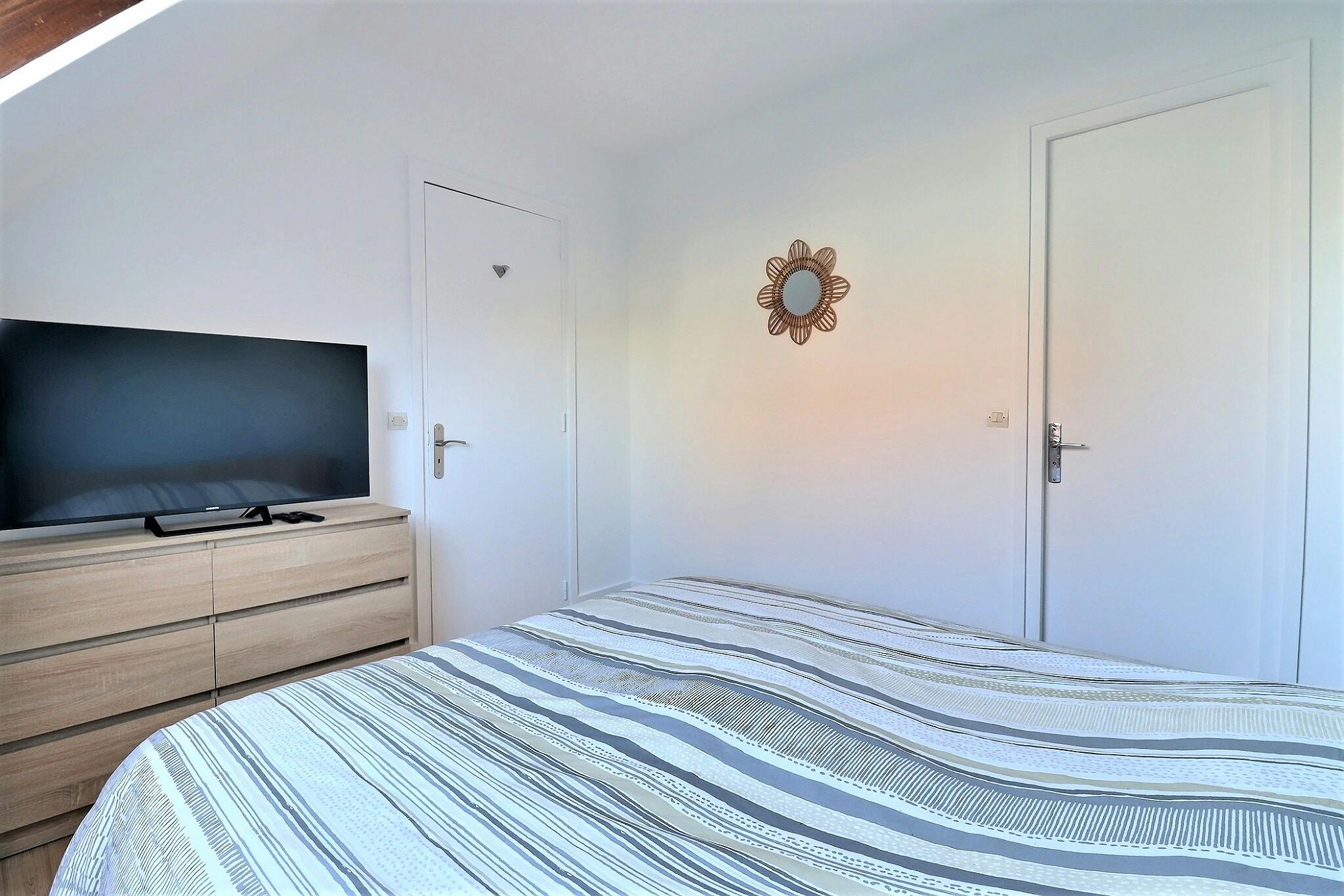 1-Bedroom Apartment in Rue Washington, Paris (1437938) room image 10