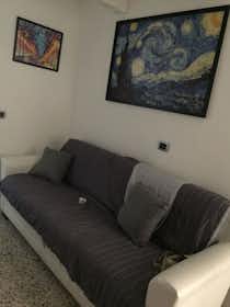 Apartment for rent for €800 per month in Naples, Via Maddalena Postica